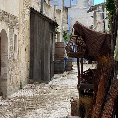 Rue Du Chateau Tarascon