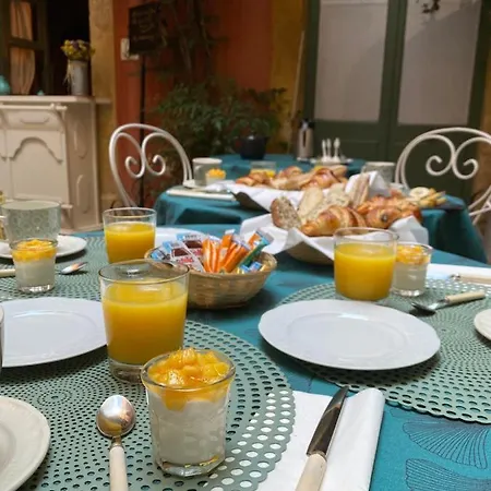 Rue Du Chateau Bed & Breakfast Tarascon